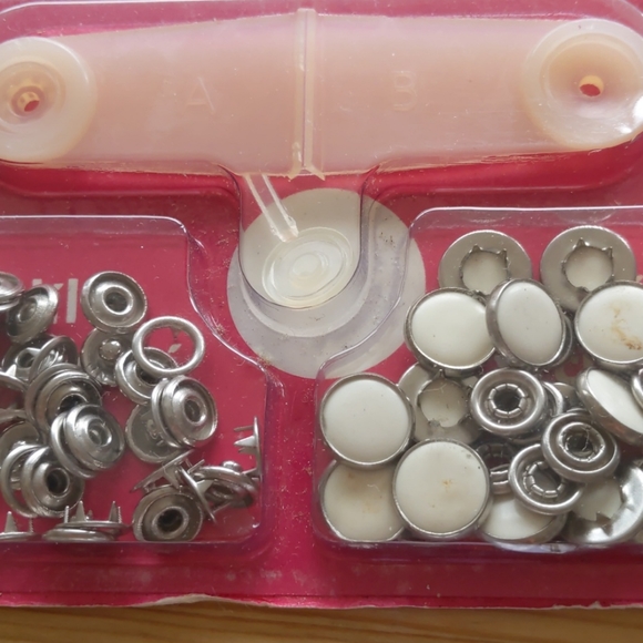 Press buttons - Picture 3 of 5